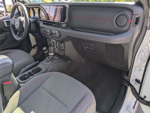 Used 2025 Jeep Wrangler Unlimited Rubicon image 30