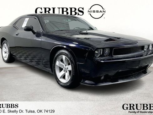 Used 2012 Dodge Challenger SXT image 1