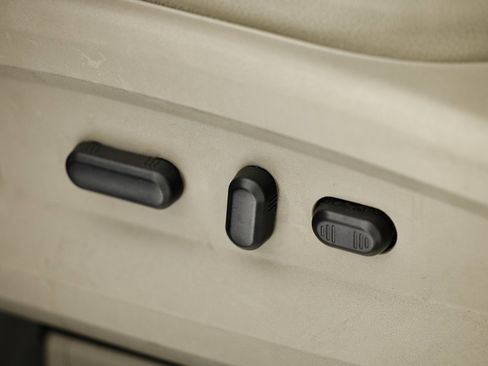 Used 2013 Ford Edge Limited w/ Driver Entry Pkg image 24