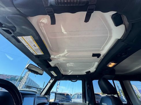 Used 2018 Jeep Wrangler Unlimited Sahara AWD/4WD image 16