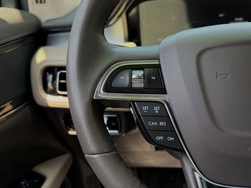 Used 2023 Lincoln Nautilus FWD image 22