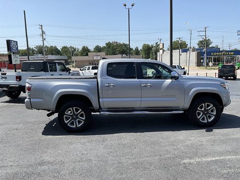 Used 2017 Toyota Tacoma Limited w/ Tow Package AWD/4WD image 6
