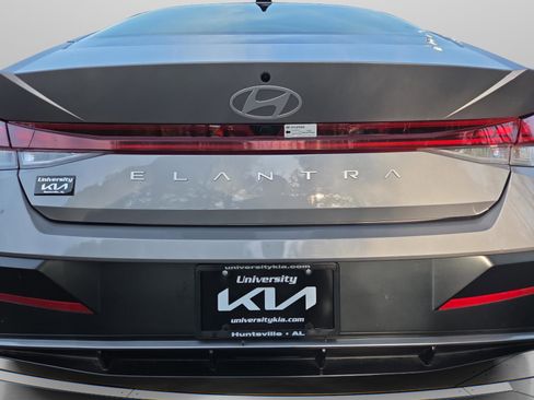Used 2025 Hyundai Elantra SEL FWD image 7