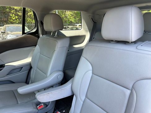 Used 2023 GMC Acadia SLT image 9