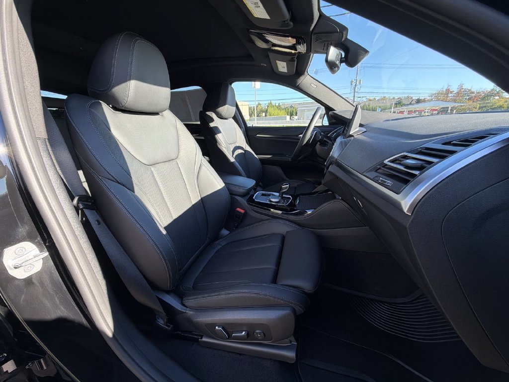 Used 2024 BMW X4 xDrive30i w/ Premium Package AWD/4WD image 22
