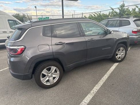 Used 2022 Jeep Compass Latitude w/ Convenience Group AWD/4WD image 7