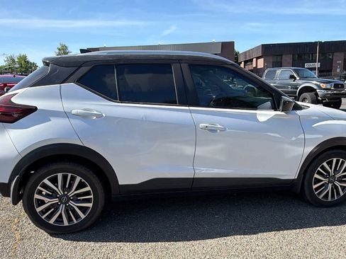 Used 2023 Nissan Kicks SV FWD image 4
