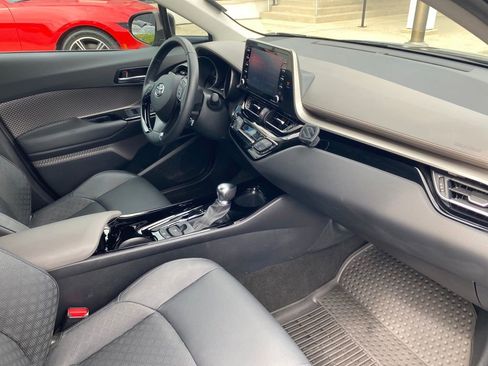 Used 2022 Toyota C-HR Limited FWD image 23