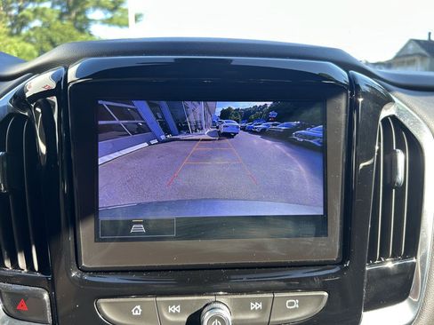 Used 2023 Chevrolet Traverse LT AWD/4WD image 12