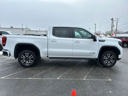 Used 2022 GMC Sierra 1500 AT4 w/ AT4 Preferred Package image 6