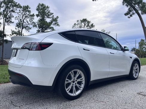 Used 2023 Tesla Model Y Long Range AWD/4WD image 11