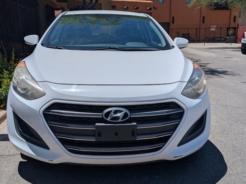 Used 2017 Hyundai Elantra GT FWD image 8