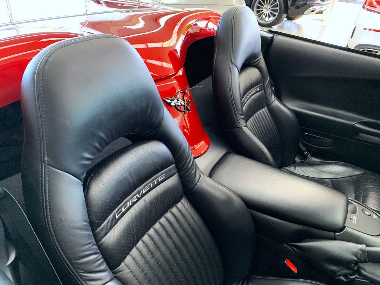 Used 2004 Chevrolet Corvette Convertible w/ Preferred Equipment Group RWD image 10