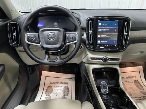 Used 2024 Volvo XC40 B5 Plus image 8