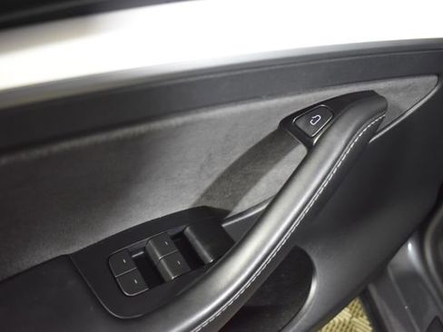 Used 2023 Tesla Model Y Long Range image 8