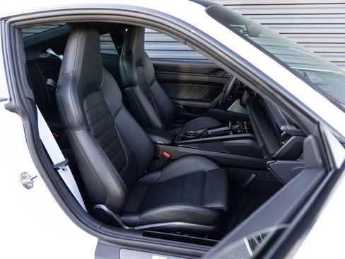 Certified 2025 Porsche 911 Carrera GTS RWD image 31