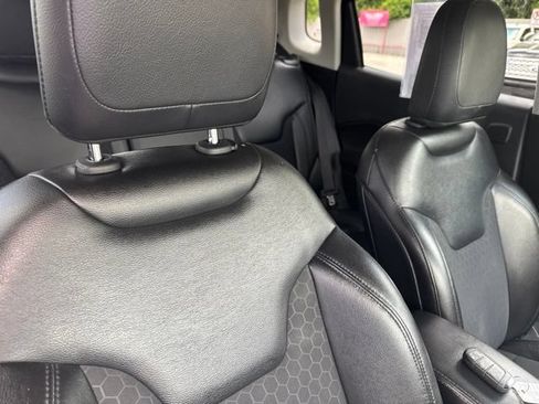 Used 2019 Jeep Compass Latitude FWD image 15