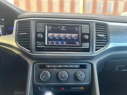 Used 2022 Volkswagen Atlas Cross Sport SE image 19