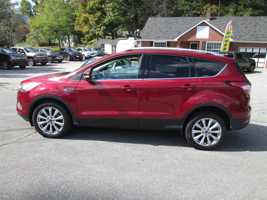Used 2017 Ford Escape Titanium AWD/4WD image 4