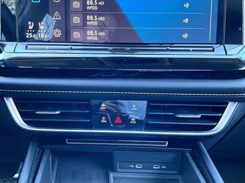 Used 2024 Volkswagen Atlas SE image 17