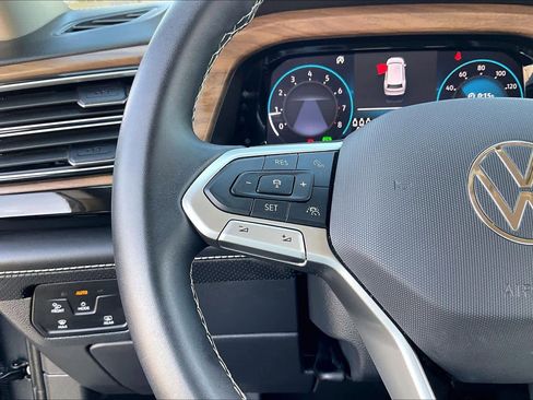 Used 2025 Volkswagen Atlas SE image 46