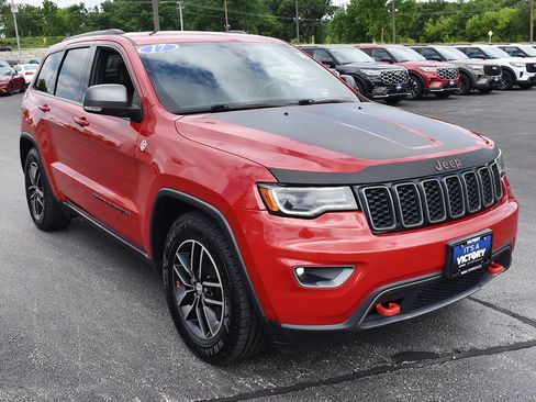 Used 2017 Jeep Grand Cherokee Trailhawk w/ Trailhawk Luxury Group AWD/4WD image 13