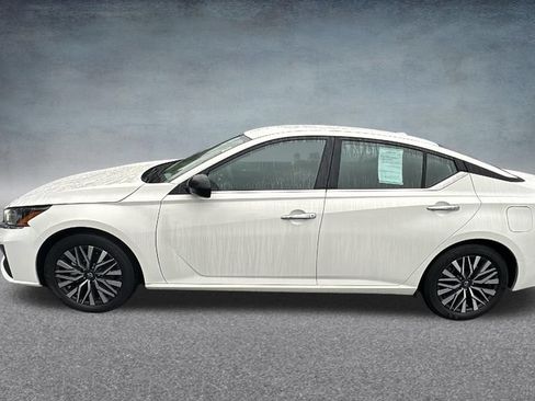 Used 2025 Nissan Altima 2.5 SV FWD image 7