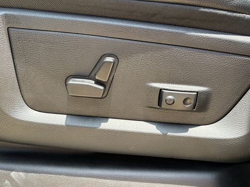 Used 2025 RAM 2500 Laramie AWD/4WD image 32