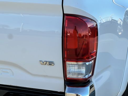 Certified 2017 Toyota Tacoma SR5 image 23