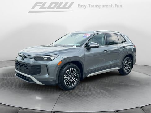 Used 2026 Volkswagen Tiguan S w/ 18" Wheel Package FWD image 4
