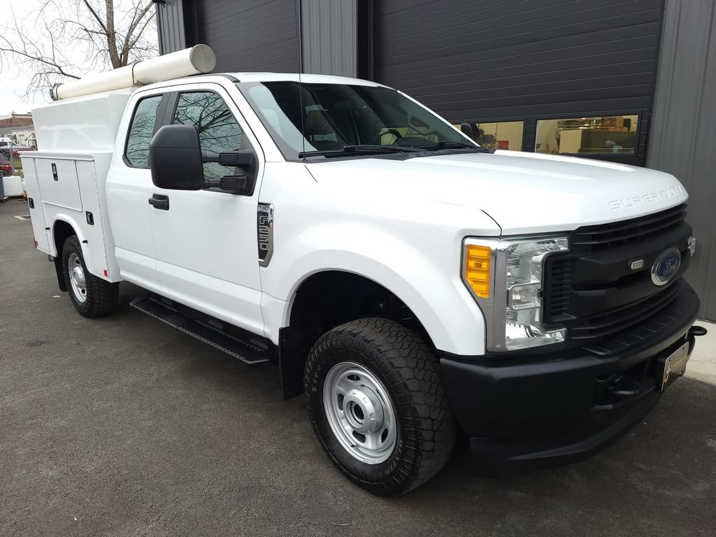 Used 2017 Ford F250 XL w/ Snow Plow/Camper Package AWD/4WD image 6