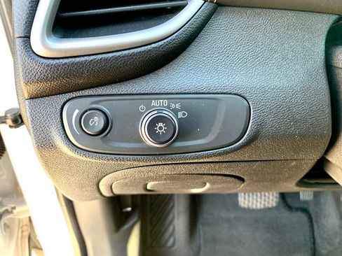 Used 2019 Chevrolet Trax LT FWD image 27
