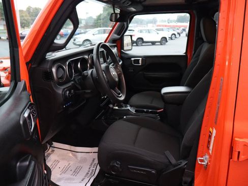 Used 2023 Jeep Wrangler Unlimited w/ Convenience Group AWD/4WD image 6