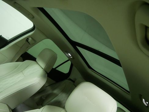 Used 2022 Buick Envision Avenir w/ Technology Package II image 11