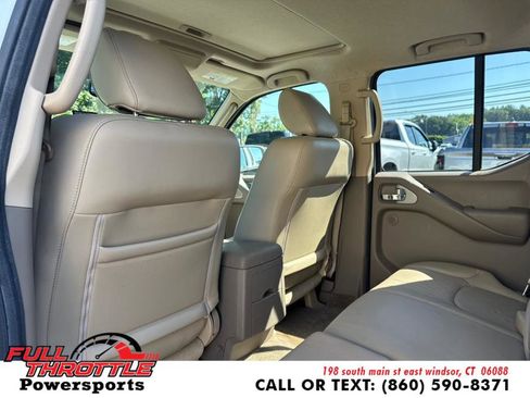 Used 2011 Nissan Frontier SL w/ Moonroof Pkg image 18