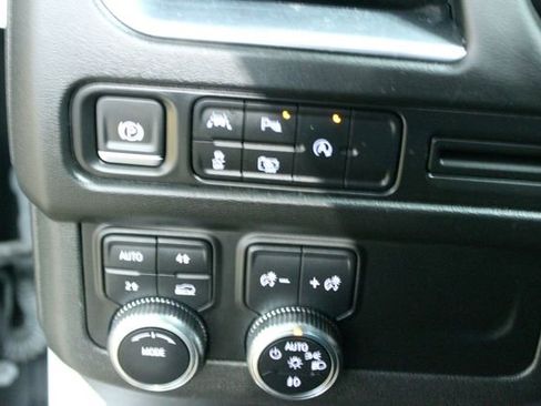 Used 2023 GMC Yukon XL SLT w/ SLT Luxury Package image 15