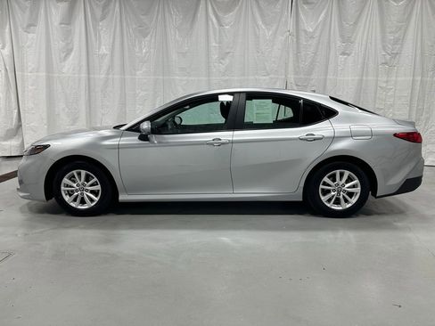 Used 2025 Toyota Camry LE image 4