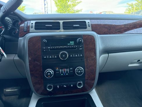 Used 2009 Chevrolet Avalanche LT w/ Convenience Package #1 AWD/4WD image 19