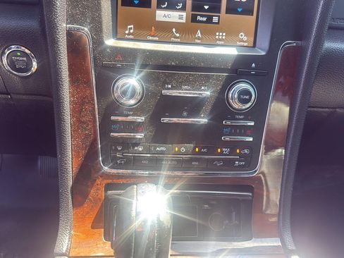 Used 2016 Lincoln Navigator Select AWD/4WD image 15
