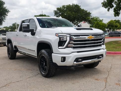 Used 2024 Chevrolet Silverado 2500 High Country w/ Technology Package AWD/4WD image 9