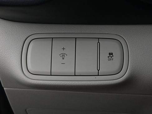 Used 2023 Hyundai Venue Limited w/ Cargo Package image 11