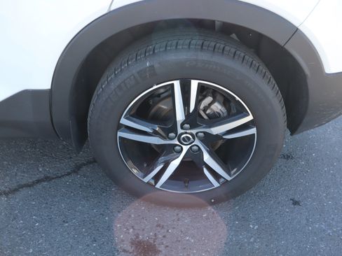 Used 2025 Volvo XC40 B5 Core image 39