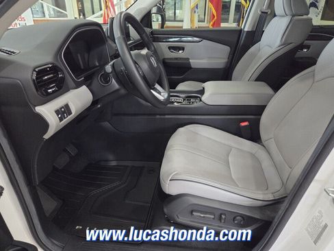 Used 2025 Honda Pilot Elite image 7