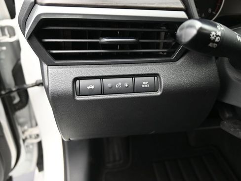 Used 2024 Nissan Altima 2.5 SV FWD image 11