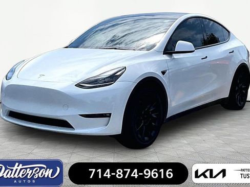 Used 2024 Tesla Model Y Long Range AWD/4WD image 1