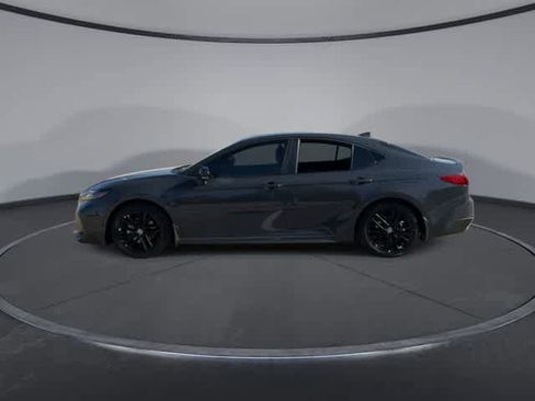 Used 2025 Toyota Camry SE image 5