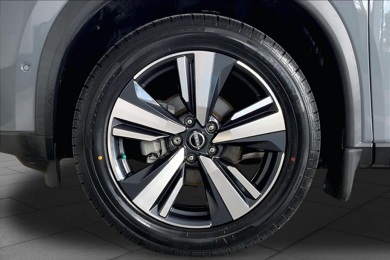 Used 2023 Nissan Rogue SL w/ SL Premium Package FWD image 11