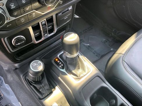 Certified 2025 Jeep Wrangler Unlimited Sahara w/ Safety Group AWD/4WD image 16