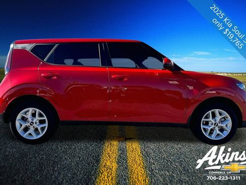 Used 2025 Kia Soul S image 16