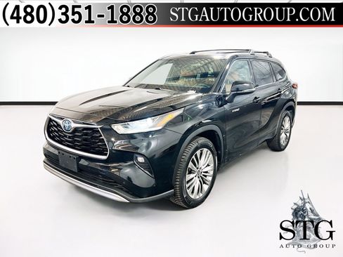 Used 2021 Toyota Highlander Platinum FWD image 1